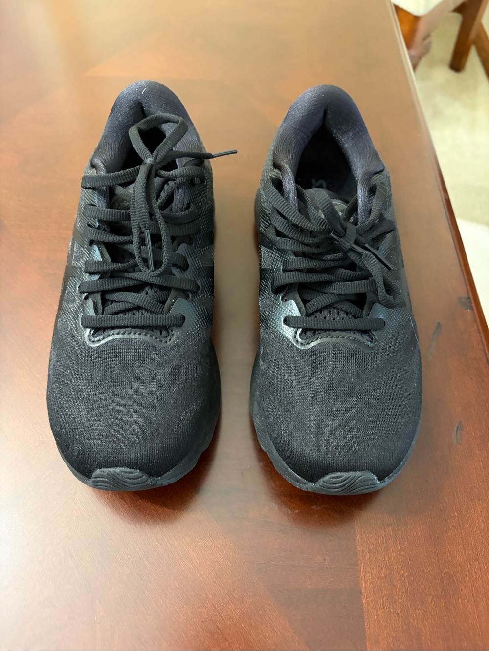 Women’s 7W ASICS Gel-Nimbus 23 athletic shoes